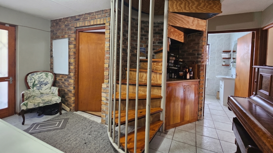5 Bedroom Property for Sale in Voelklip Western Cape